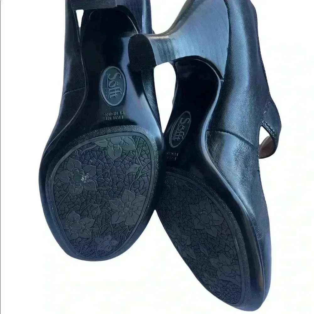 Sofft Black MARY JANES Size 7.5 Narrow!! Crease in leather at the toe Left shoe.